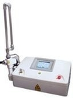El RF pela la máquina fraccionaria del laser del CO2 del retiro de la excrecencia para el cuello/la eliminación de las venas del embarazo